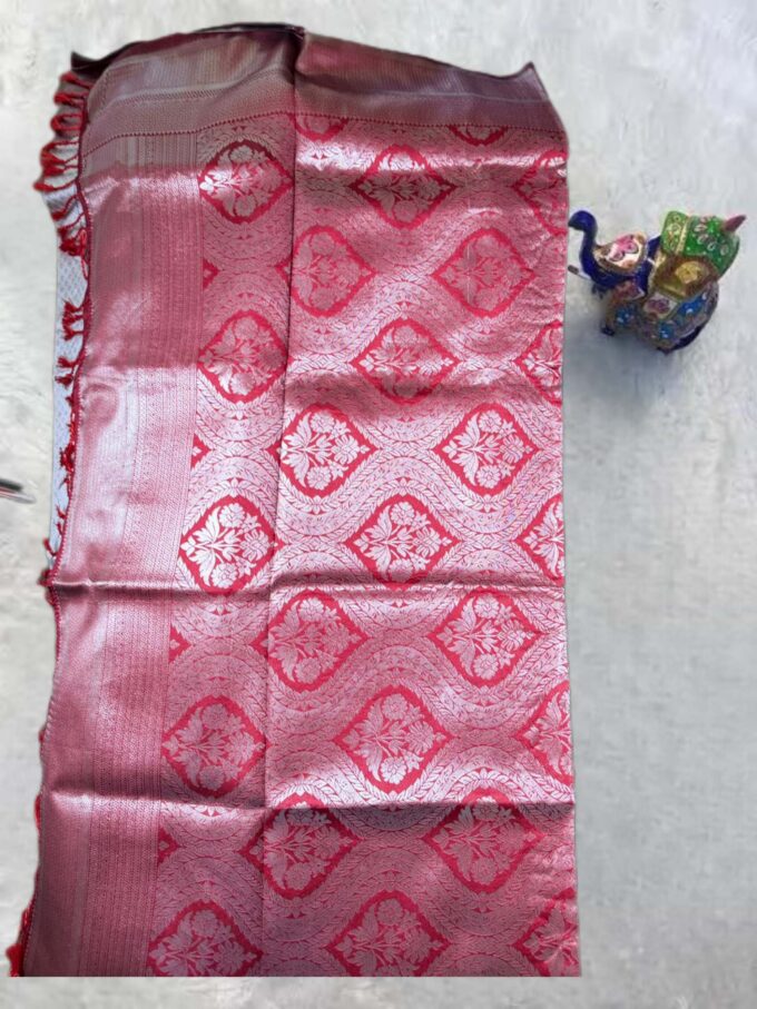 Silver Grey Kanchipuram Silk Saree - Image 4