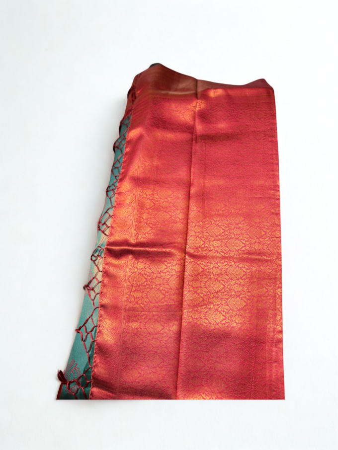 Peacock Green and Maroon Kanjivaram Silk Saree - Image 2