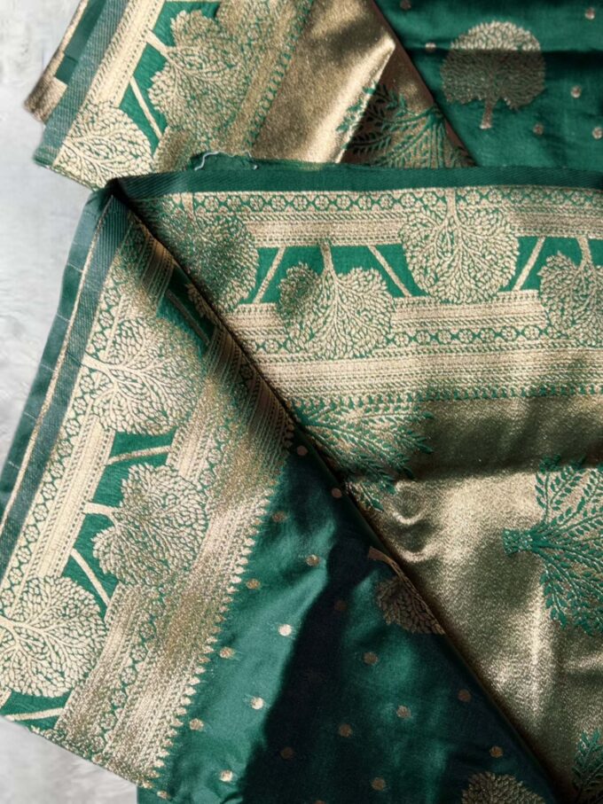 Emerald Green Banarasi Silk Saree with Golden Motifs - Image 7