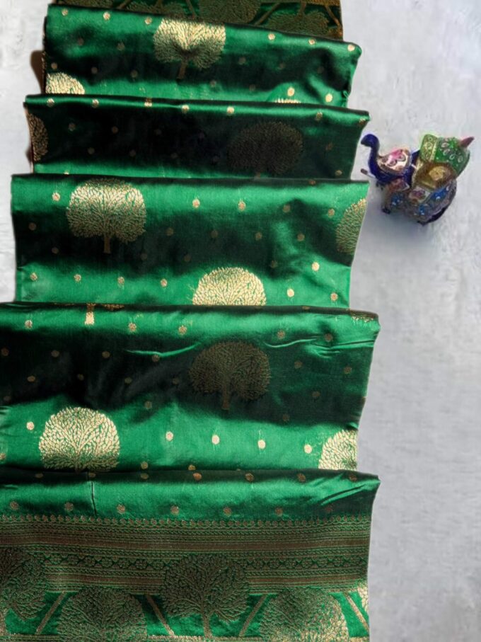 Emerald Green Banarasi Silk Saree with Golden Motifs - Image 4